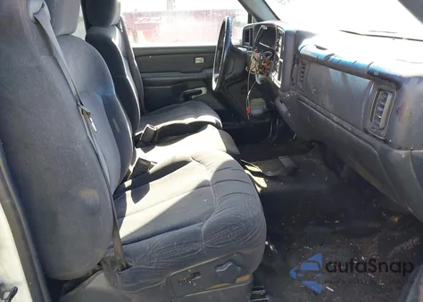 2000 Chevrolet Silverado 1500 Ls z USA, uszkodzony, nr VIN 2GCEC19TXY1239393